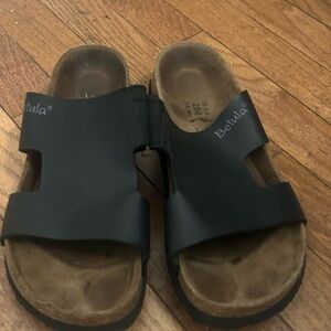 The Betula sandal is a stylish and versatile choice for both men and women.